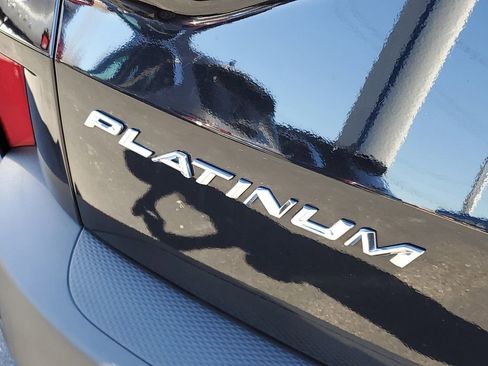 Certified 2025 Ford Escape Platinum image 38