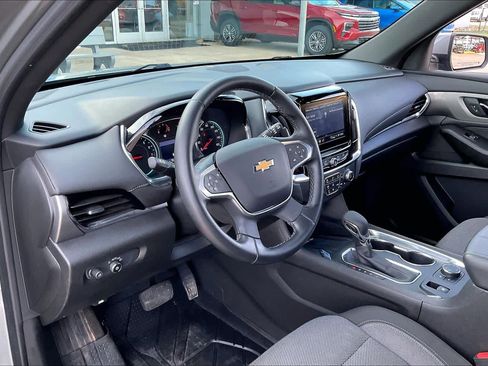Certified 2023 Chevrolet Traverse LT w/ Rear Camera Mirror Package image 16