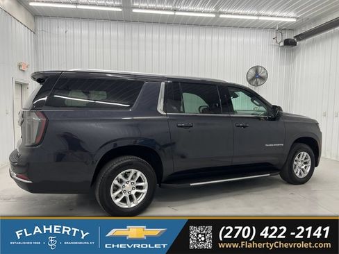 Used 2026 Chevrolet Suburban LT w/ Comfort Package AWD/4WD image 2