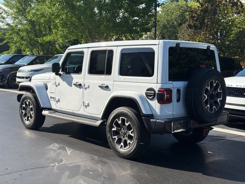 Used 2024 Jeep Wrangler Unlimited Sahara w/ Technology Group AWD/4WD image 3