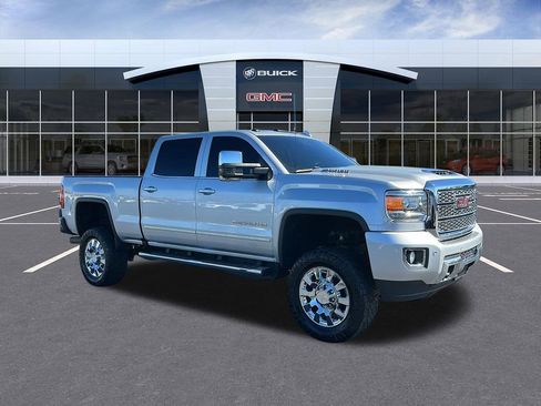 Used 2018 GMC Sierra 2500 Denali w/ Duramax Plus Package image 7