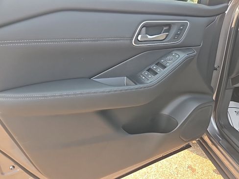 New 2026 Nissan Rogue Platinum w/ Platinum Premium Package image 12