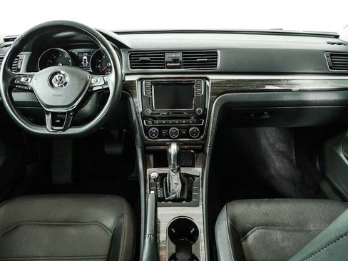 Used 2018 Volkswagen Passat 2.0T SE FWD image 18