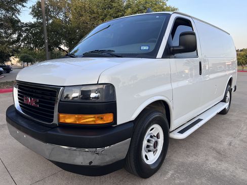 Used 2019 GMC Savana 2500 w/ Driver Convenience Package image 3