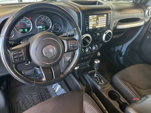 Used 2014 Jeep Wrangler Rubicon w/ Power Convenience Group AWD/4WD image 14
