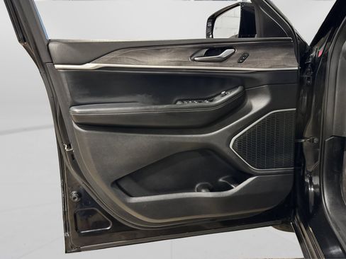 Used 2021 Jeep Grand Cherokee L Limited image 15