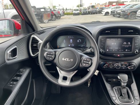 Used 2024 Kia Soul LX w/ Option Group 015 FWD image 16