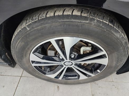 Used 2023 Nissan Sentra SV image 3