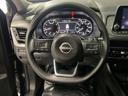Used 2024 Nissan Rogue SV image 16