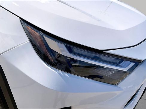 Used 2025 Toyota RAV4 XLE FWD image 25