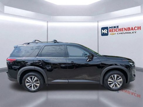 Used 2026 Nissan Pathfinder SL FWD image 3