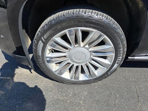Used 2019 Cadillac Escalade ESV Platinum AWD/4WD image 10