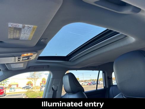 Used 2023 Toyota Highlander XLE image 14