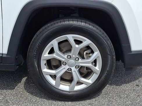 Used 2024 Jeep Compass Latitude AWD/4WD image 8