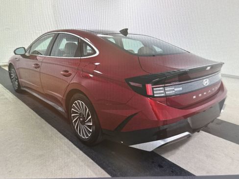 Used 2025 Hyundai Sonata Limited FWD image 3