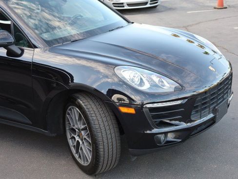 Used 2018 Porsche Macan Sport Edition AWD/4WD image 10