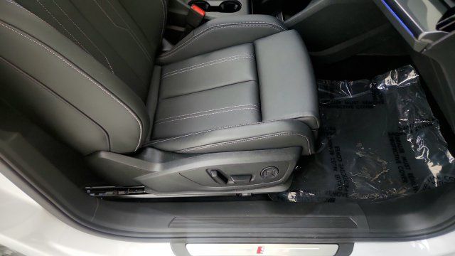 Used 2025 Audi Q4 e-tron Premium Plus w/ Premium Plus AWD/4WD image 37
