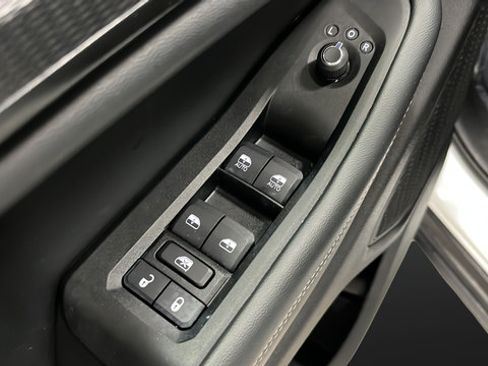 Used 2024 Jeep Grand Cherokee L Altitude AWD/4WD image 21