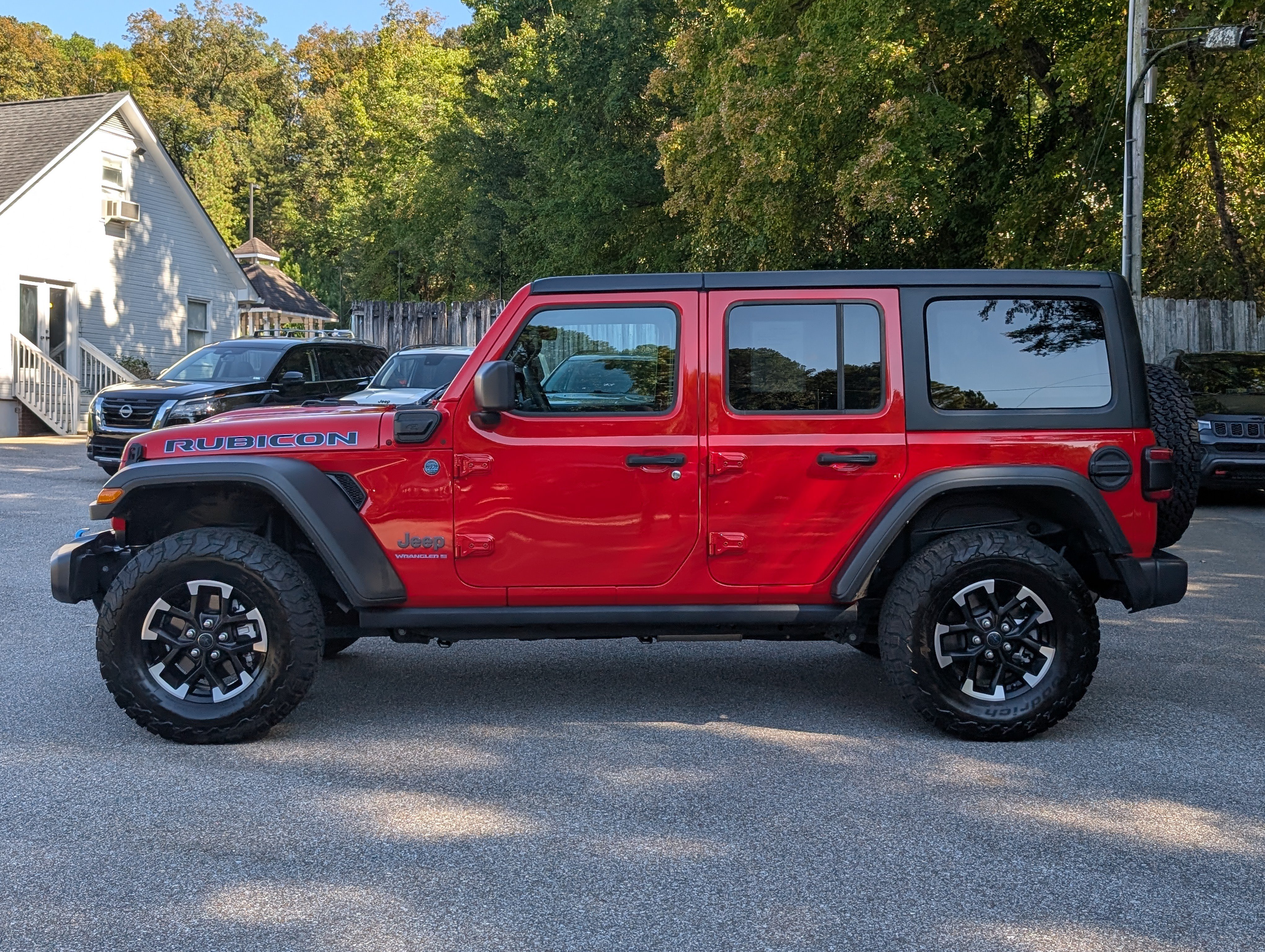 Used 2025 Jeep Wrangler Unlimited Rubicon 4xe AWD/4WD image 6