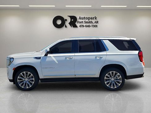 Used 2021 GMC Yukon Denali w/ Denali Premium Package AWD/4WD image 3