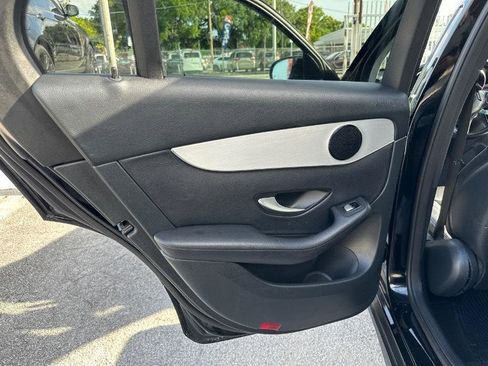 Used 2019 Mercedes-Benz GLC 300 w/ Premium Package image 25