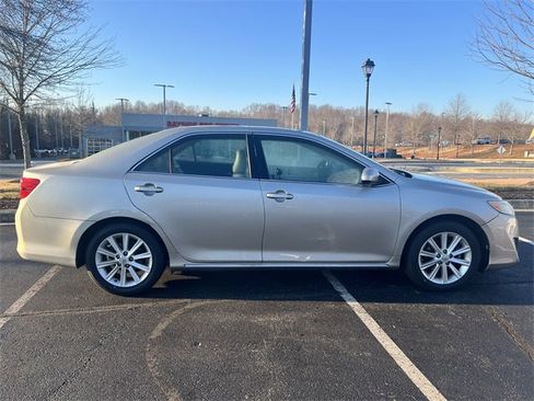 Used 2014 Toyota Camry XLE image 17