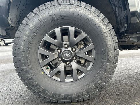 Used 2023 Toyota Tacoma SR5 w/ Black Out Package (TMS) AWD/4WD image 12