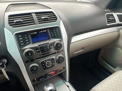 Used 2014 Ford Explorer XLT image 19