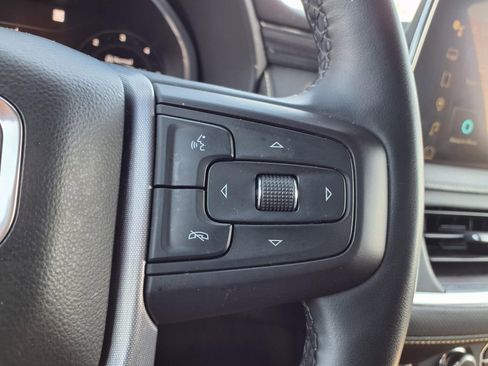 Used 2023 GMC Yukon XL SLT w/ SLT Premium Package image 14