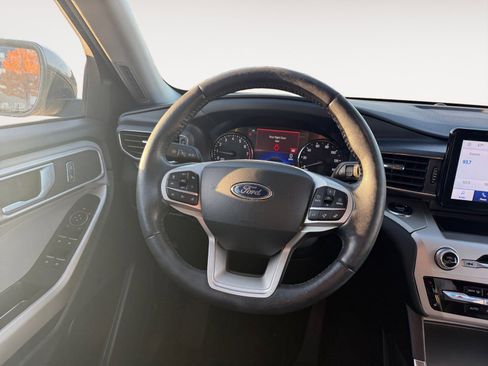 Used 2022 Ford Explorer XLT w/ Equipment Group 202A image 12