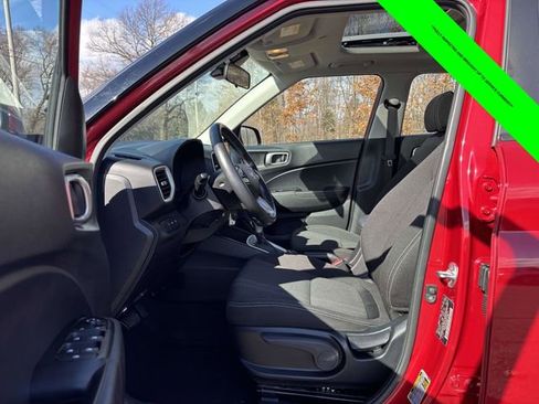 Used 2022 Hyundai Venue SEL image 3