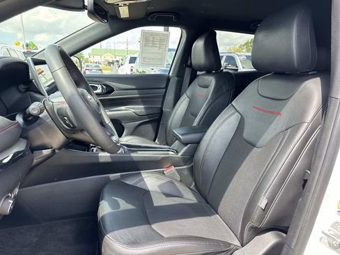 Used 2025 Jeep Compass Trailhawk AWD/4WD image 20