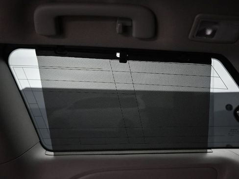 Used 2016 Toyota Sienna SE Premium w/ Protection Package FWD image 45