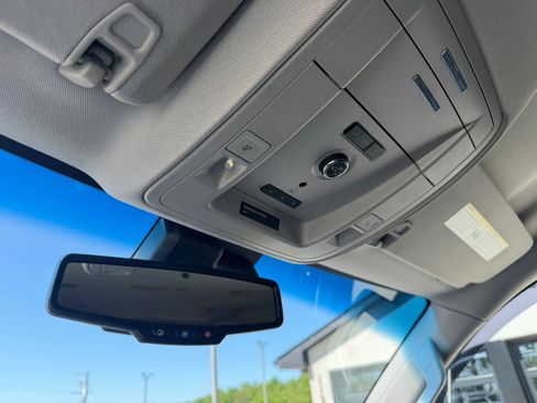 Used 2019 Chevrolet Suburban LT AWD/4WD image 35