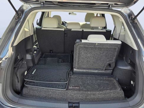 Used 2018 Volkswagen Tiguan SE FWD image 14