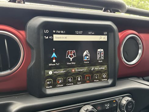 Certified 2021 Jeep Gladiator Rubicon AWD/4WD image 16