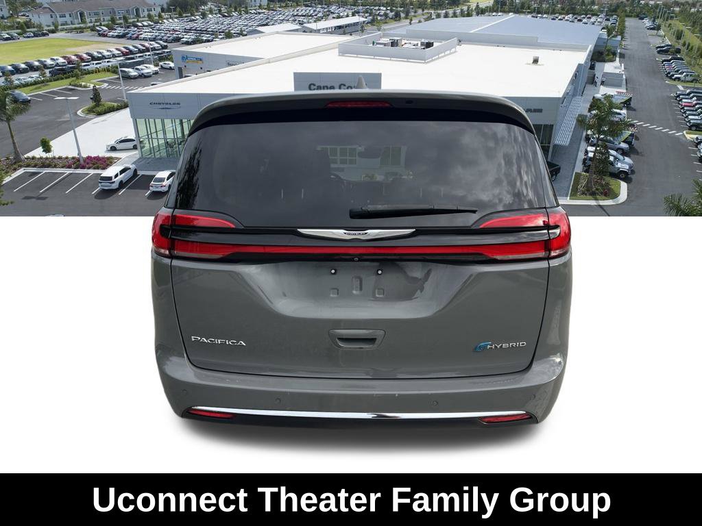 Used 2022 Chrysler Pacifica Touring-L w/ Uconnect Theater Family Group FWD image 5