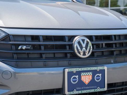 Used 2019 Volkswagen Jetta R-Line w/ R-Line Cold Weather Package FWD image 9