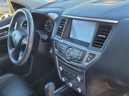 Used 2020 Nissan Pathfinder SL image 24