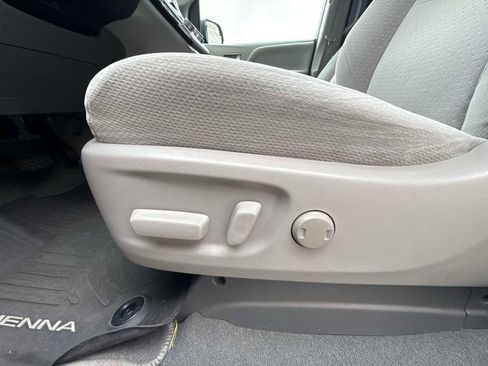 Used 2020 Toyota Sienna LE FWD image 13