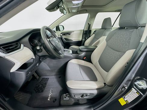 Used 2022 Toyota RAV4 XLE w/ Convenience Package FWD image 13