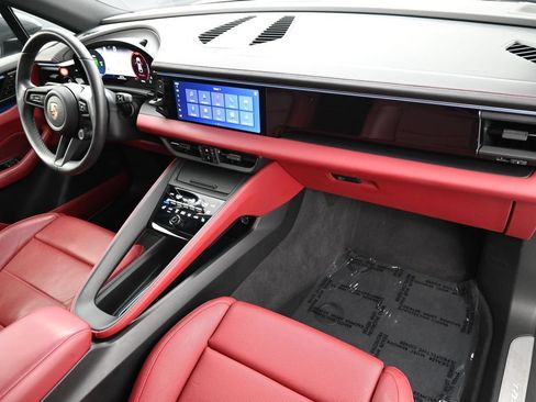 Certified 2025 Porsche Macan Electric RWD image 29