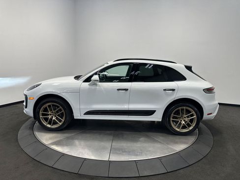 Certified 2025 Porsche Macan AWD/4WD image 2