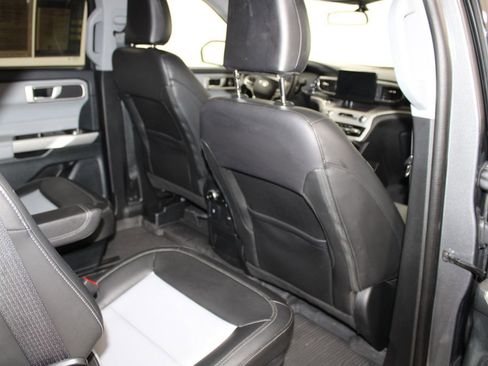Used 2023 Ford Explorer XLT w/ Equipment Group 202A RWD image 33