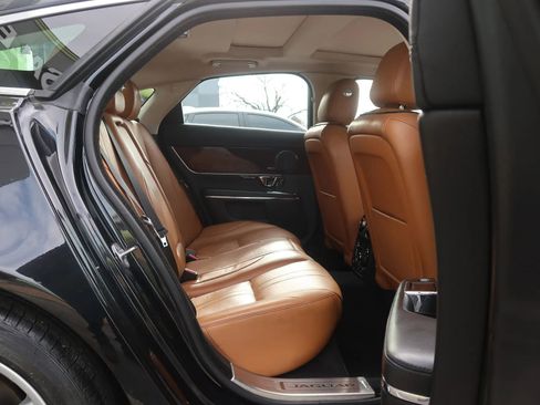 Used 2016 Jaguar XJ R-Sport image 18