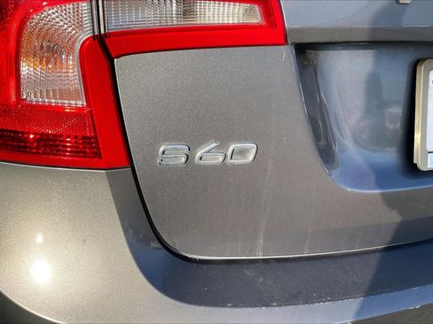 Used 2017 Volvo S60 T5 Dynamic image 8