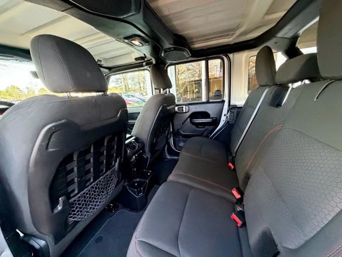 Used 2018 Jeep Wrangler Unlimited Rubicon image 18