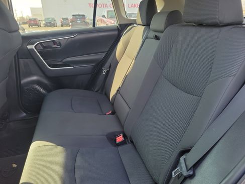 Used 2021 Toyota RAV4 LE image 9