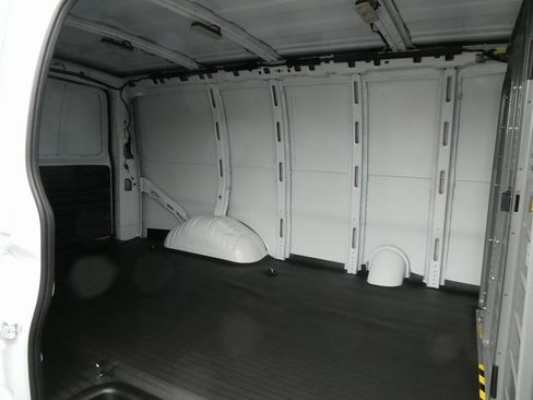 New 2025 GMC Savana 3500 w/ Driver Convenience Package image 23