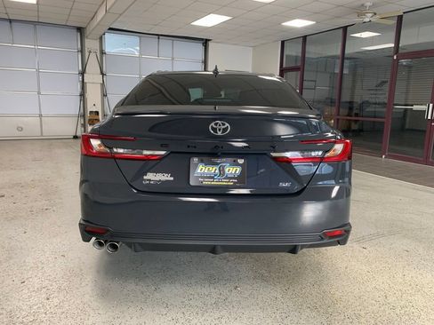 Used 2025 Toyota Camry SE FWD image 5